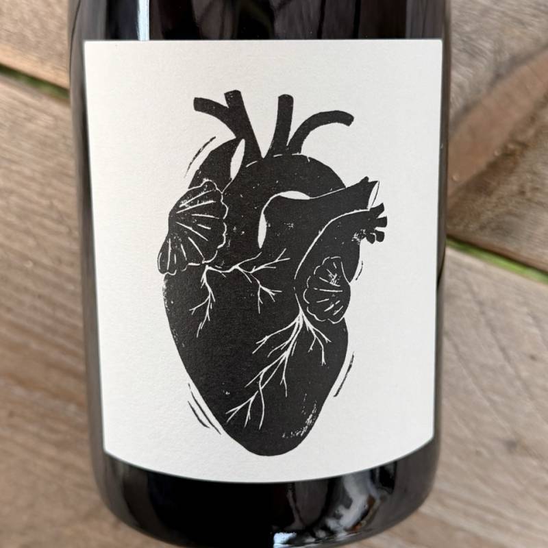 Formaggio Mini Hay e bottiglia di vino