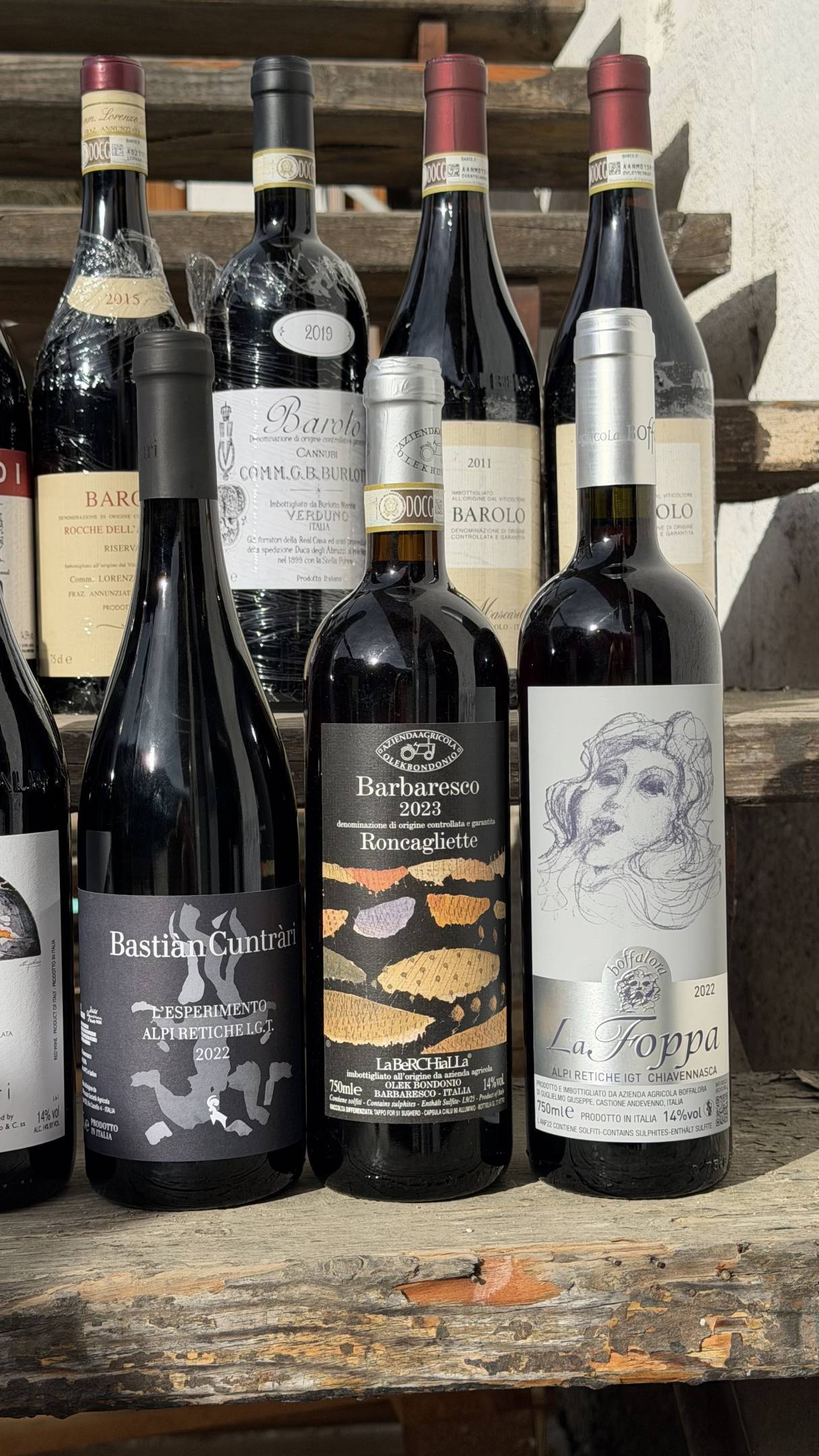 Nebbiolo: Il filo Invisibile tra le rocce della Valtellina e le nebbie di Langa